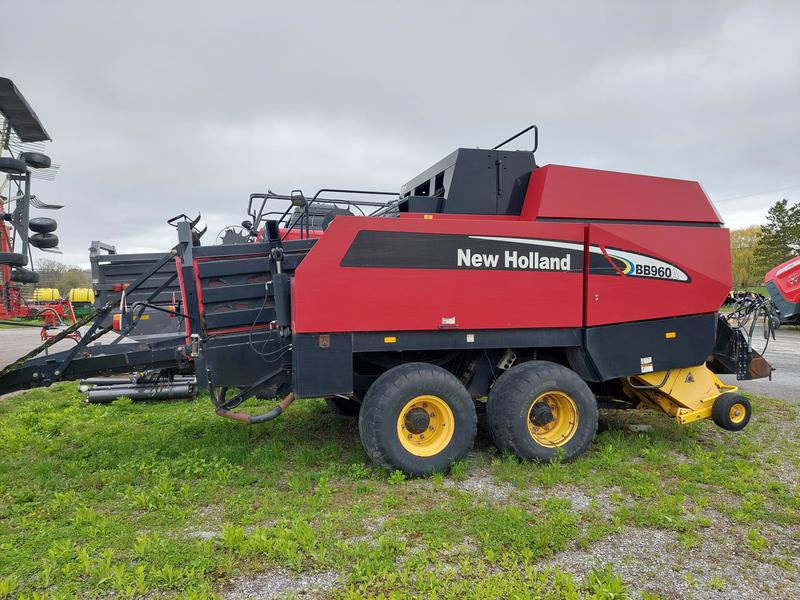 Hay & Forage  New Holland BB960A Big Square Baler Photo